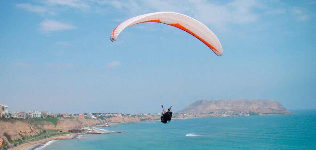 Paragliding in Lima